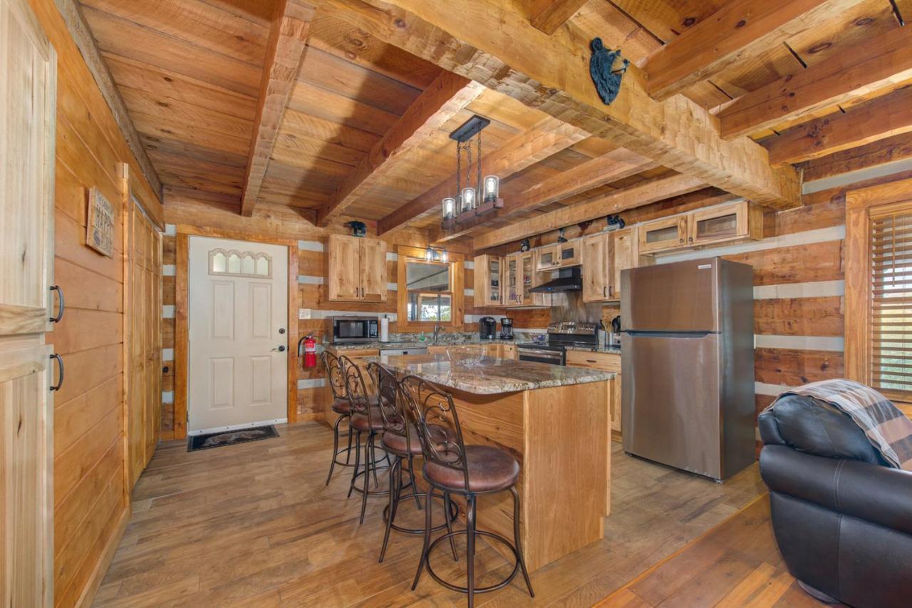 Friendly Bear Two Sevierville Exterior foto
